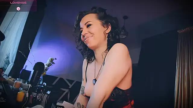 LisaDove from StripChat is Freechat