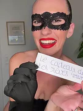 lola_tentatiion from StripChat is Freechat