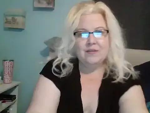 MandyandMore from StripChat is Freechat