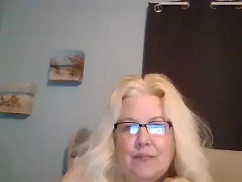 MandyandMore from StripChat is Freechat