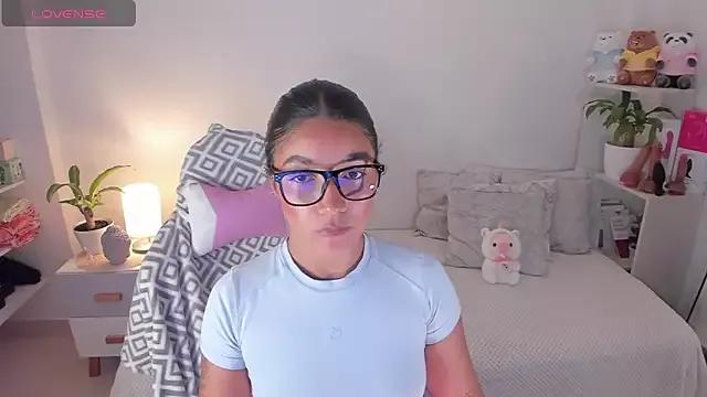martina_roldam from StripChat is Freechat