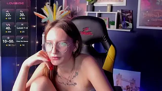 Maryyy_May from StripChat is Freechat