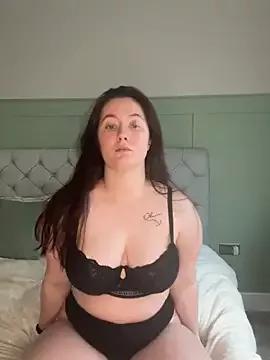 MaskedMollyxo from StripChat is Freechat