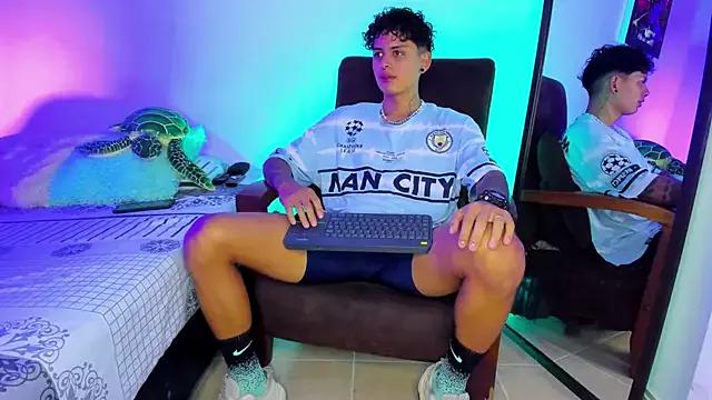 Maxi_Gray from StripChat is Freechat