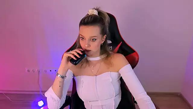 Girls: Stay up-to-date with the latest immersive cam streams gallery and try the most sensual entertainers flaunt their aroused bushes and steaming hot physiques as they lay bare and cum.