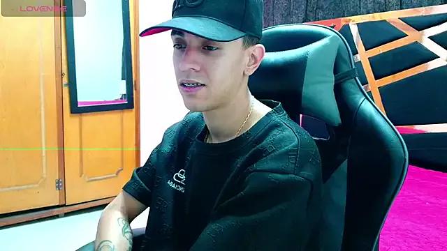 Mick_johnson from StripChat is Freechat