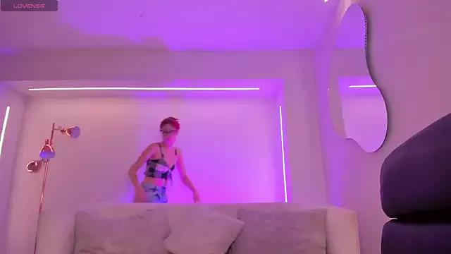 MilaRussell from StripChat is Freechat
