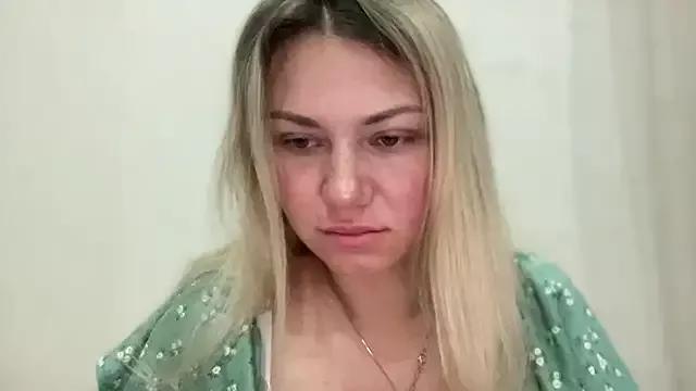 MonicaSweett from StripChat is Freechat