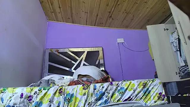 roxana_collins from StripChat is Freechat