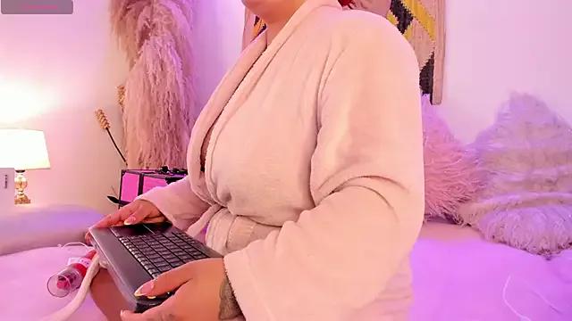 Girls: Stay up-to-date with the latest immersive cam streams gallery and try the most sensual entertainers flaunt their aroused bushes and steaming hot physiques as they lay bare and cum.
