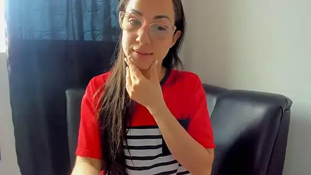squirttati33 from StripChat is Freechat