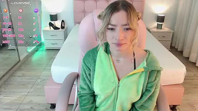 Girls: Stay up-to-date with the latest immersive cam streams gallery and try the most sensual entertainers flaunt their aroused bushes and steaming hot physiques as they lay bare and cum.